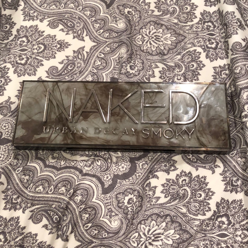 UD smokey palette